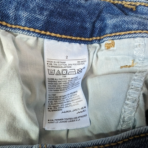 Old Navy Jean Shorts Size 2 - Picture 2 of 5